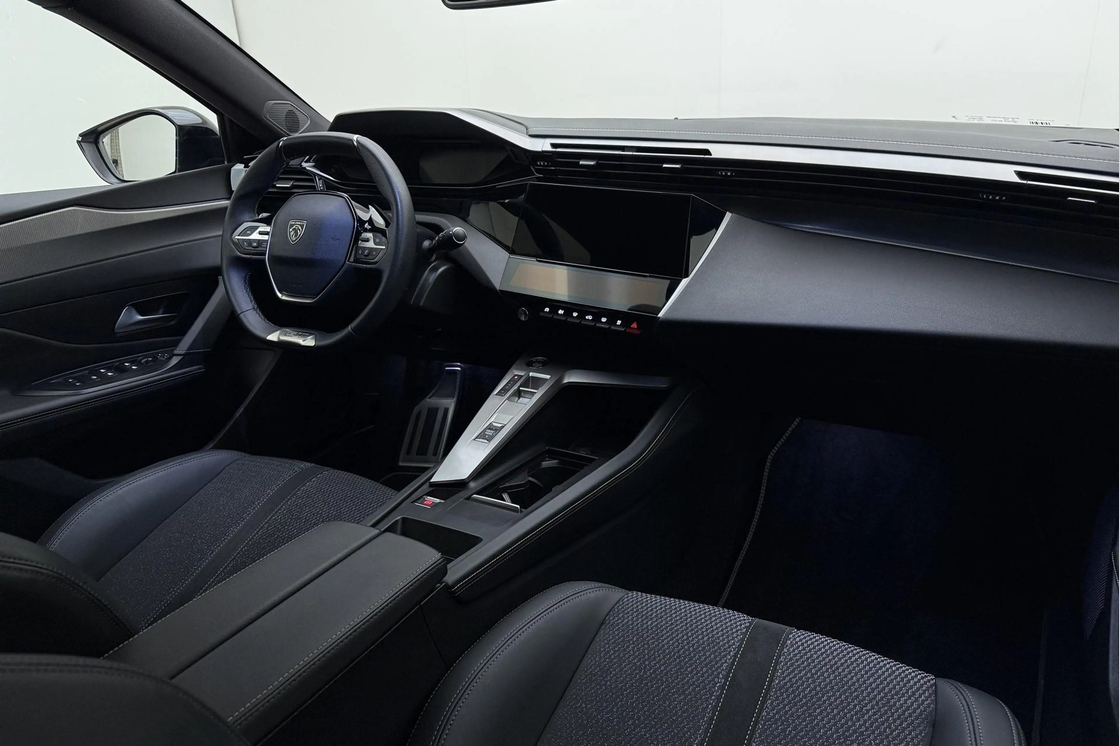 Peugeot 408 1.2 Hybrid 145 e-DCS6 GT Navigatie | Cruise Contro — photo 3