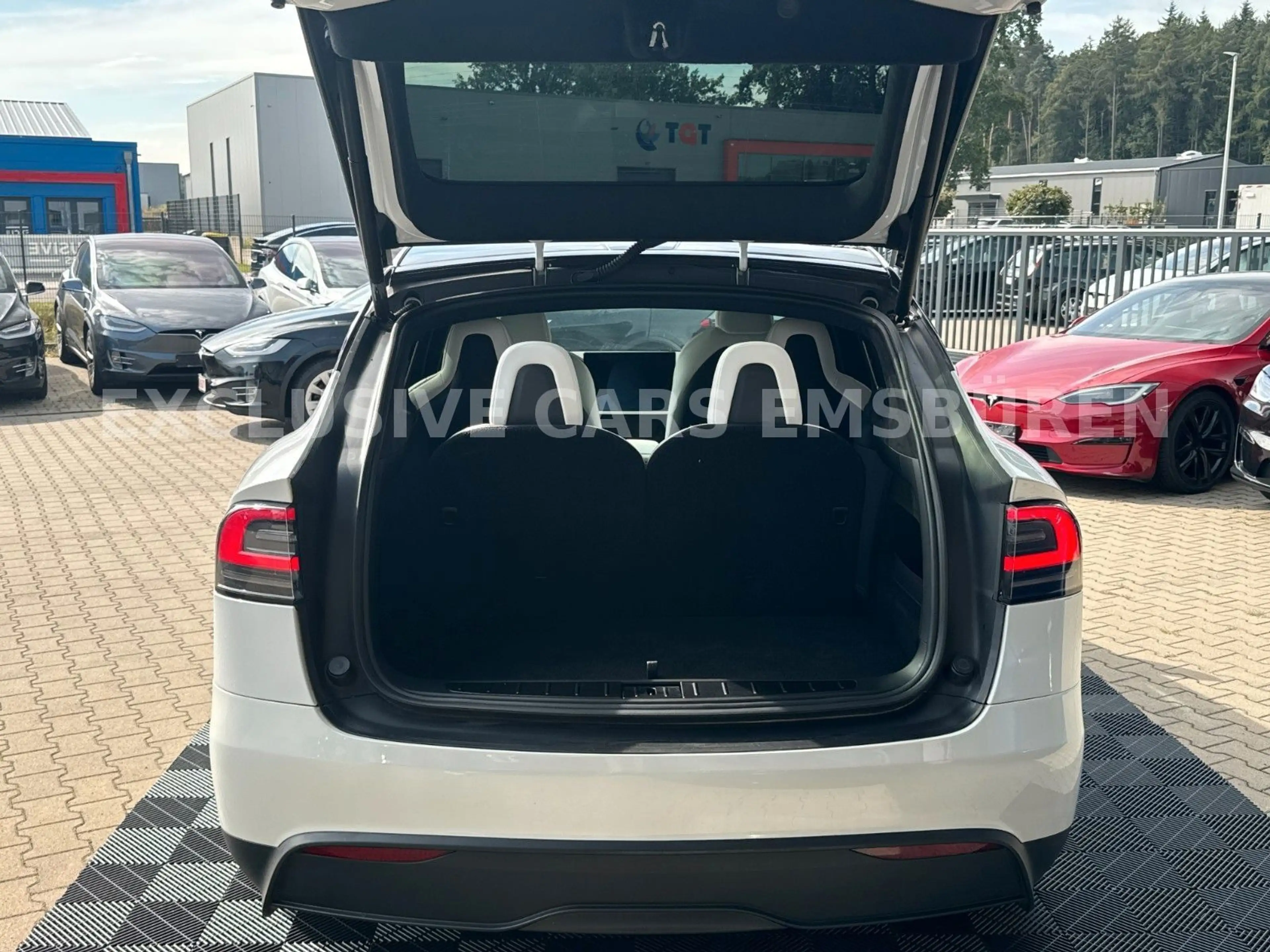 Tesla Model X MODEL X PLAID | AI HARDWARE 4| 6 SEATER — photo 15