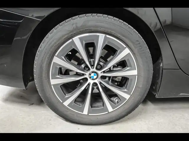 BMW 3 Series view 8