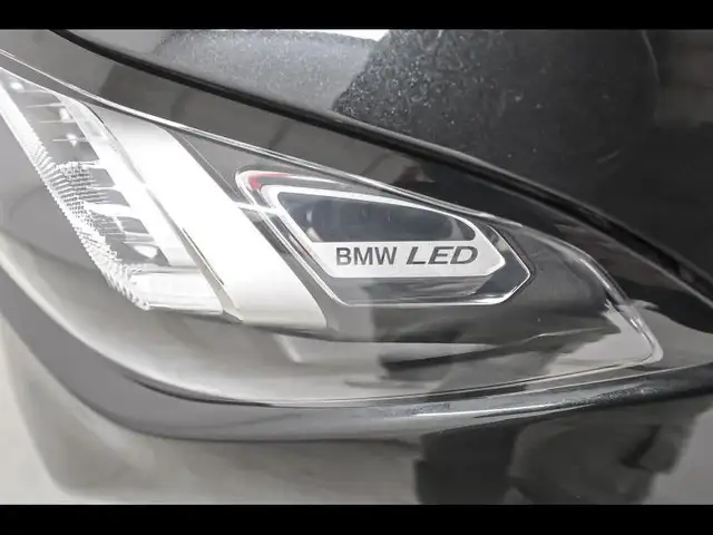 BMW 3 Series view 16