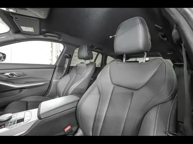 BMW 3 Series view 15