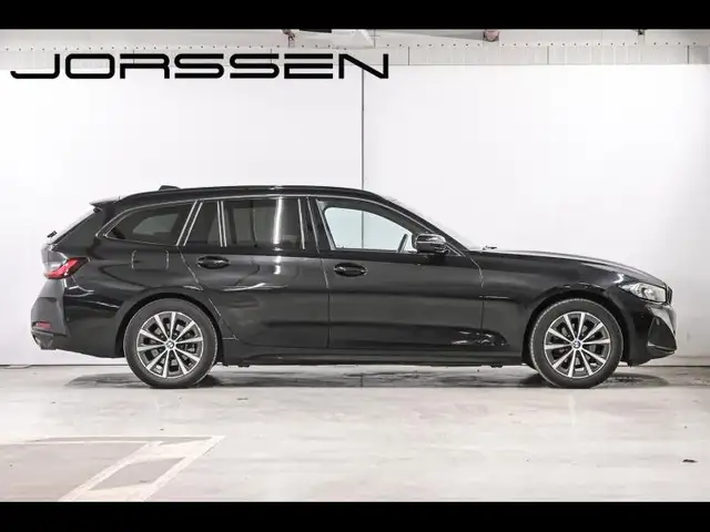 BMW 3 Series view 3