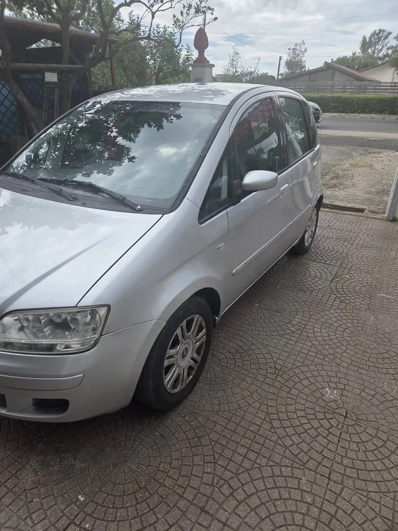 Fiat Idea Idea 1.4 Active Silber - 1