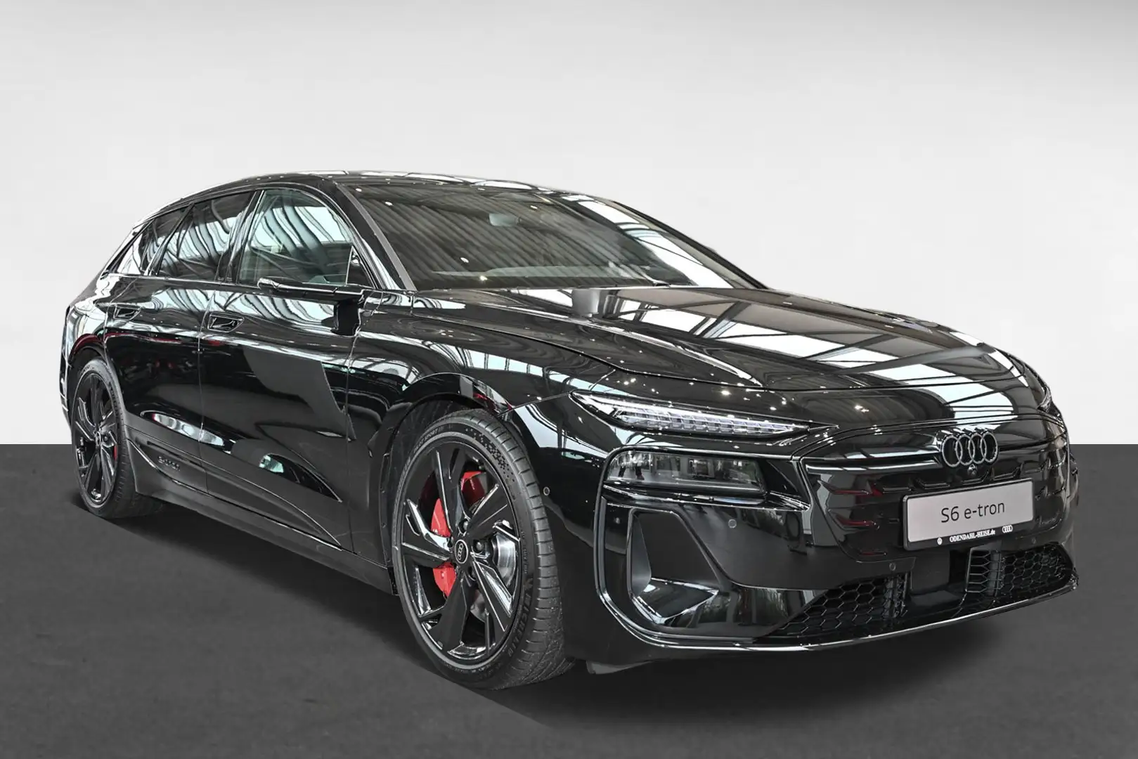 Audi S6 Avant e-tron 370 kW Schwarz - 2