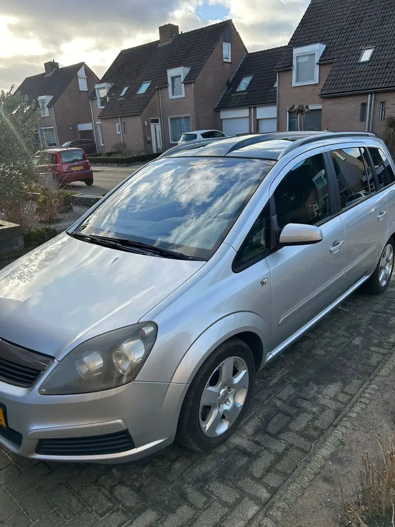 Opel Zafira 2.2 Executive Сірий - 1