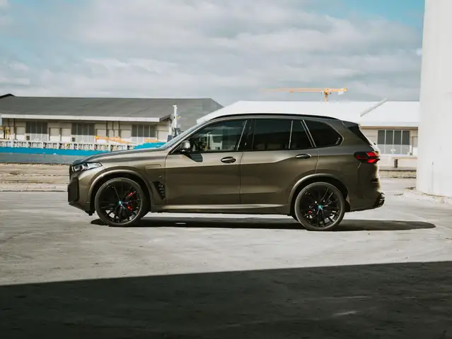 BMW X5 view 4