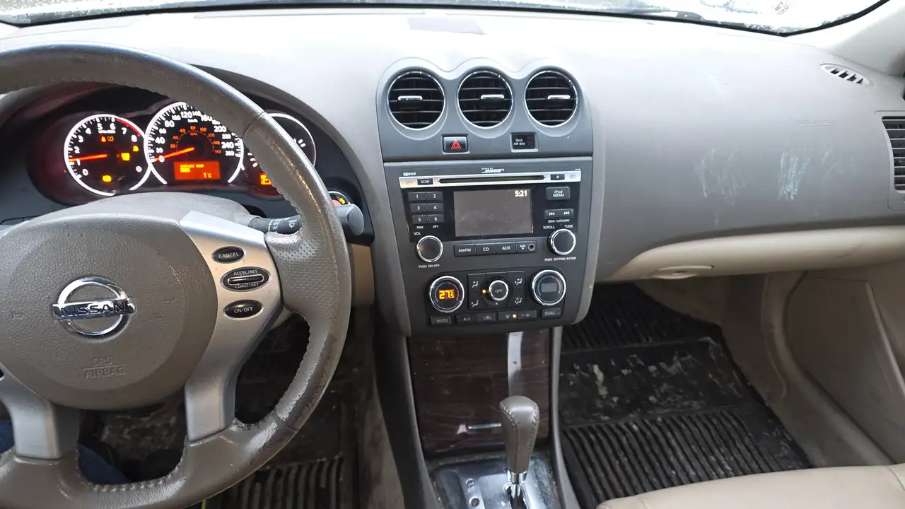 Nissan Altima снимка Nissan Altima