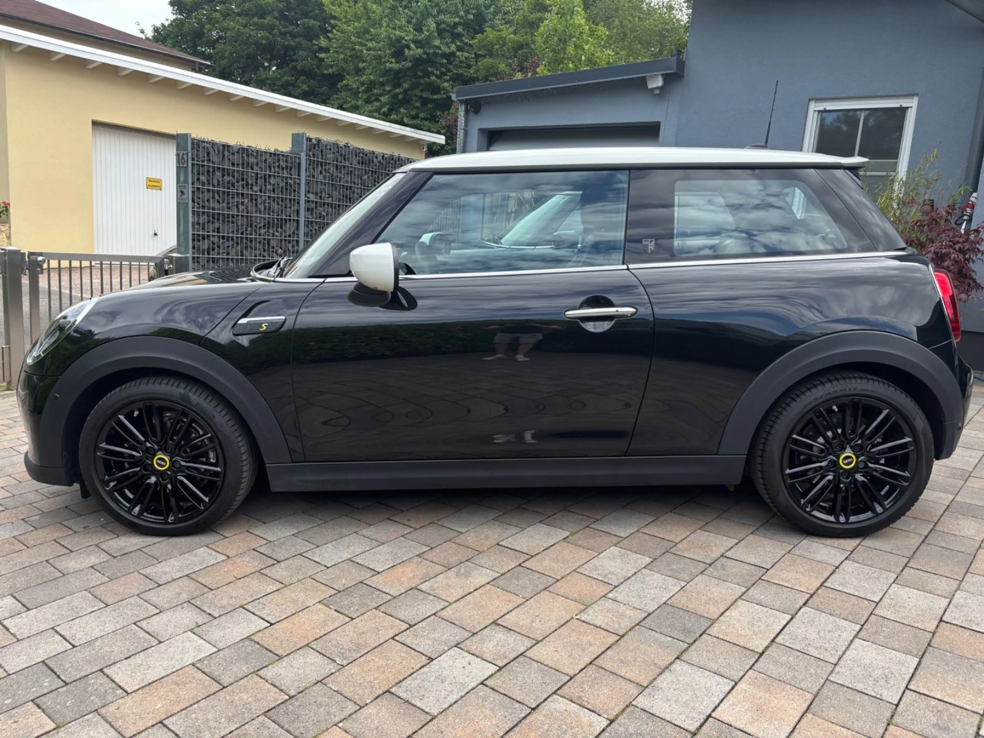 MINI Cooper SE Leder Pano HUD Navi LED KAM H/K 1.Hd — photo 4