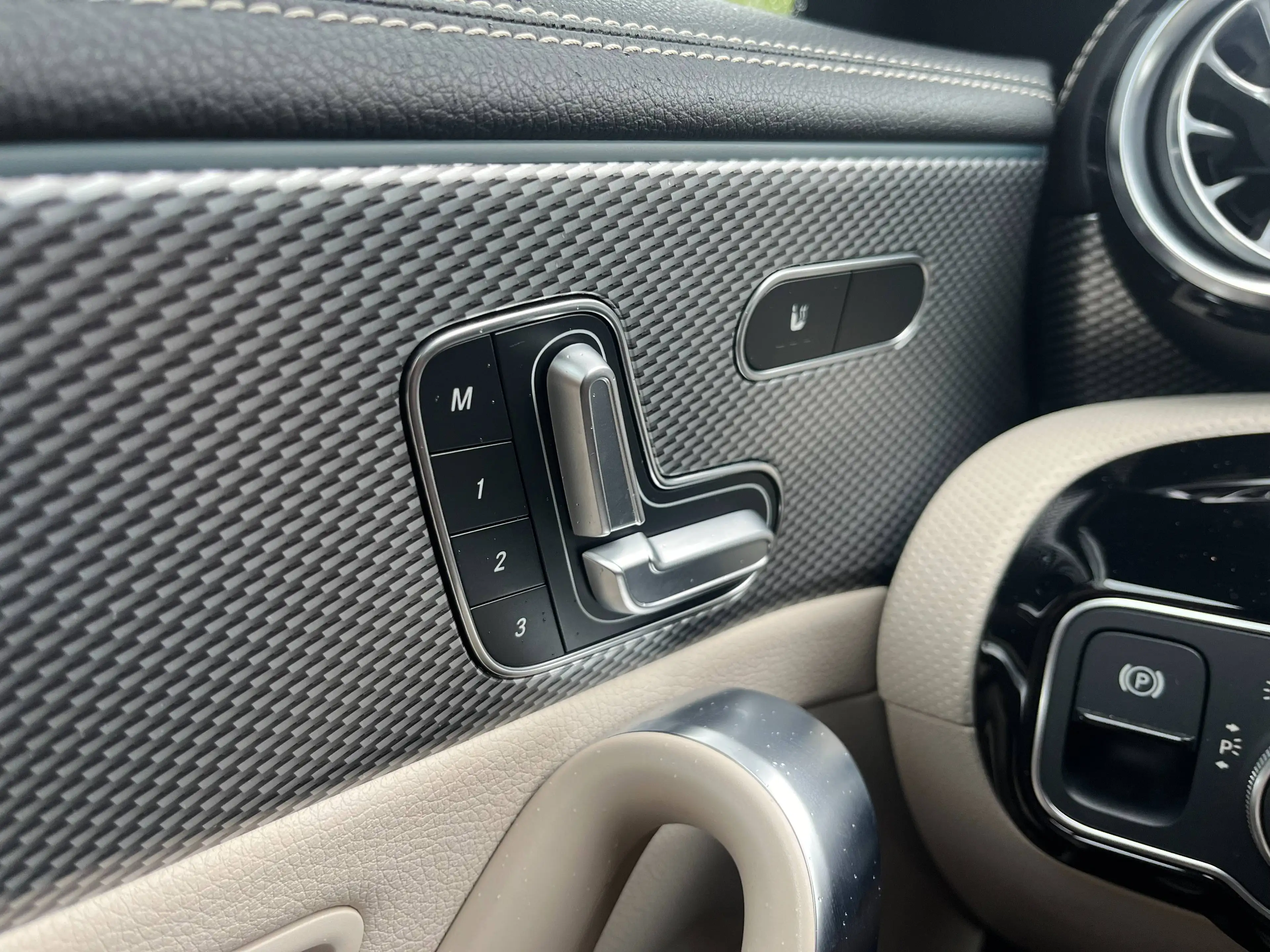 Mercedes-Benz CLA 180 CLA 180iA DCT Coupé Widescreen/Panodak/Sfeerverlichting/Sportzetels/Carplay — photo 17
