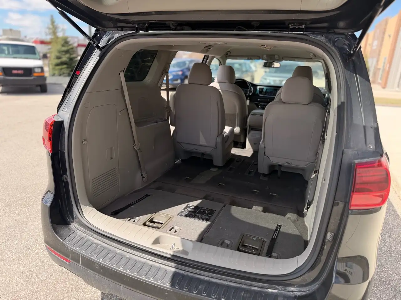 Kia Sedona снимка Kia Sedona
