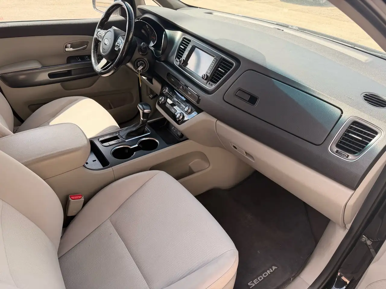 Kia Sedona снимка Kia Sedona
