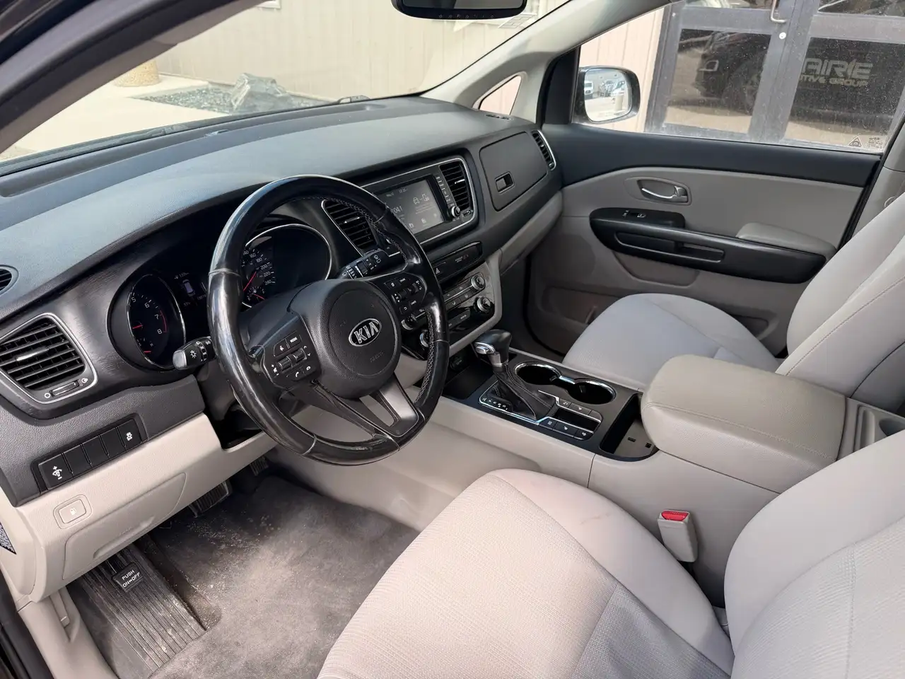 Kia Sedona снимка Kia Sedona