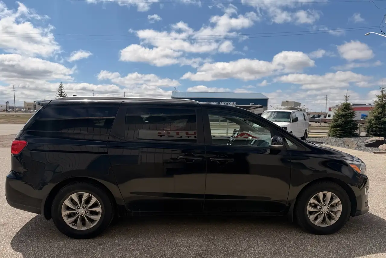 Kia Sedona снимка Kia Sedona