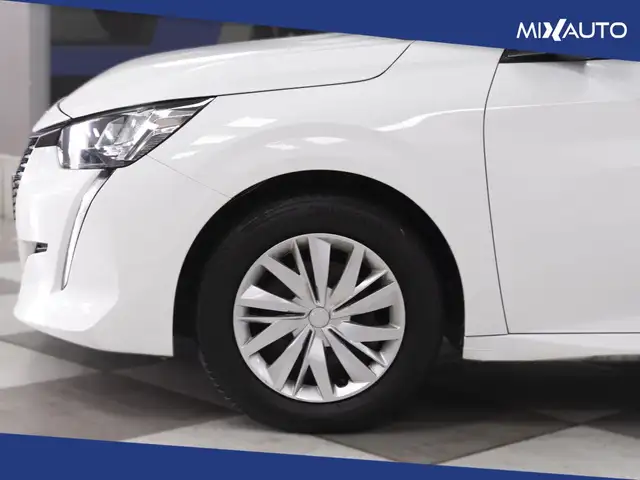 Peugeot 208 view 8