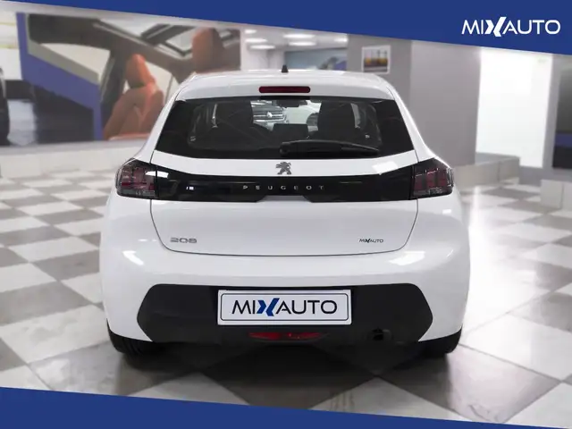 Peugeot 208 view 4