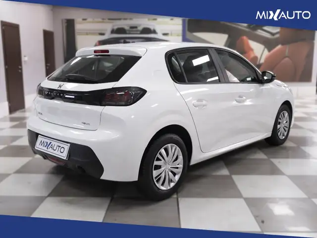 Peugeot 208 view 5