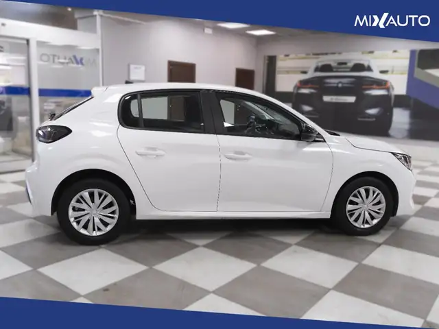 Peugeot 208 view 6