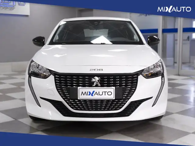Peugeot 208 view 2