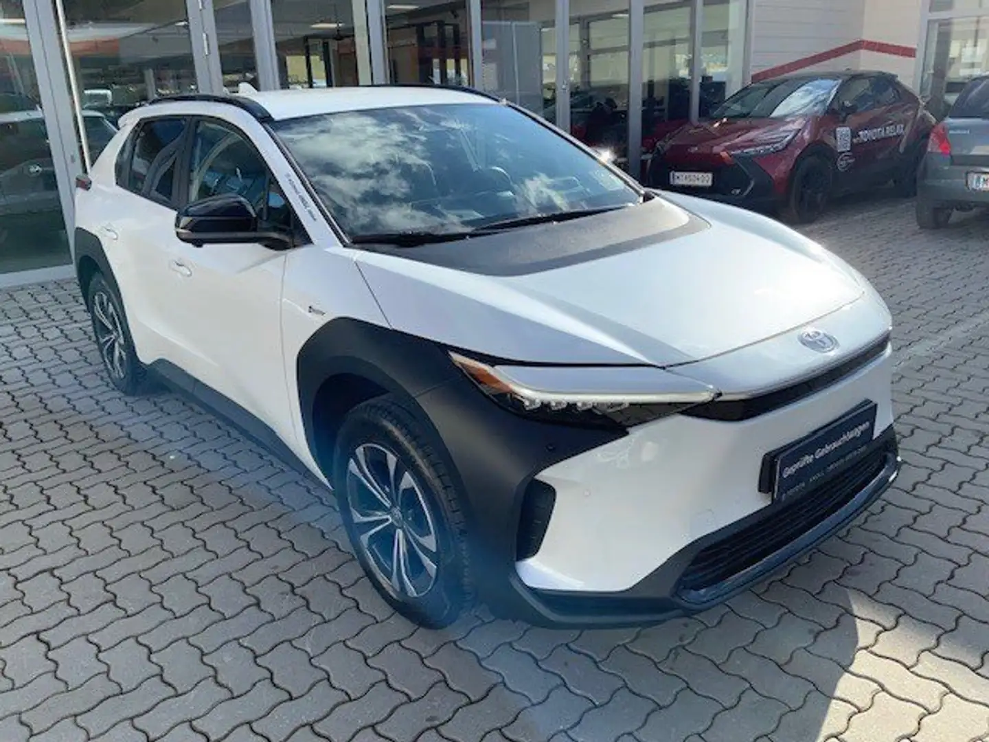 Toyota bZ4X Basis 2WD Comfortpaket Weiß - 1