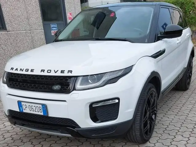 Land Rover Range Rover Evoque view 2