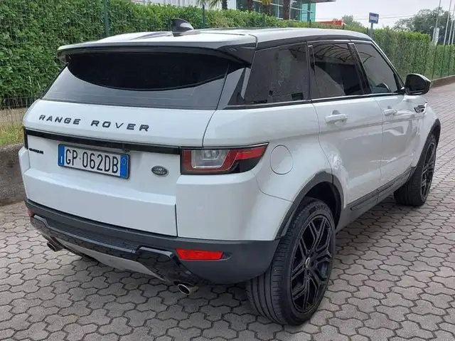 Land Rover Range Rover Evoque view 3
