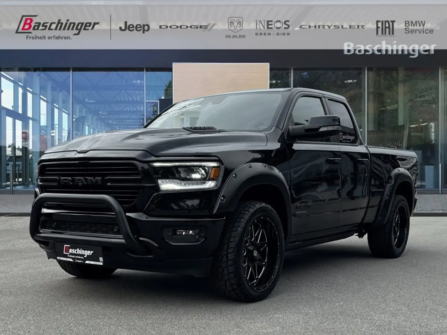 Dodge RAM 1500 V8 Kompressor Quad Cab Laramie Night LKW Schwarz - 1