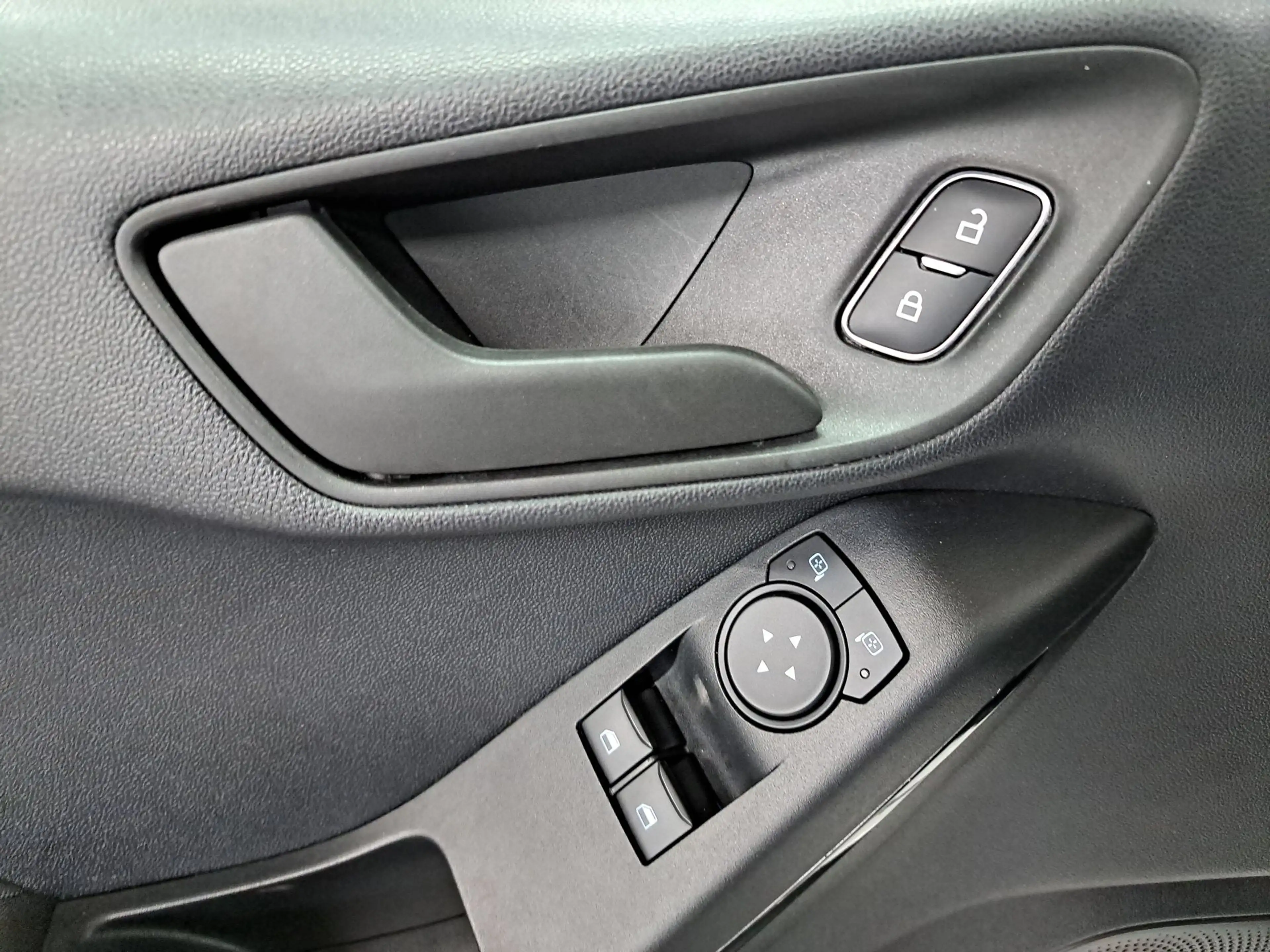 Ford Fiesta Cool & Connect NAVI LED RFK Temp. — photo 9