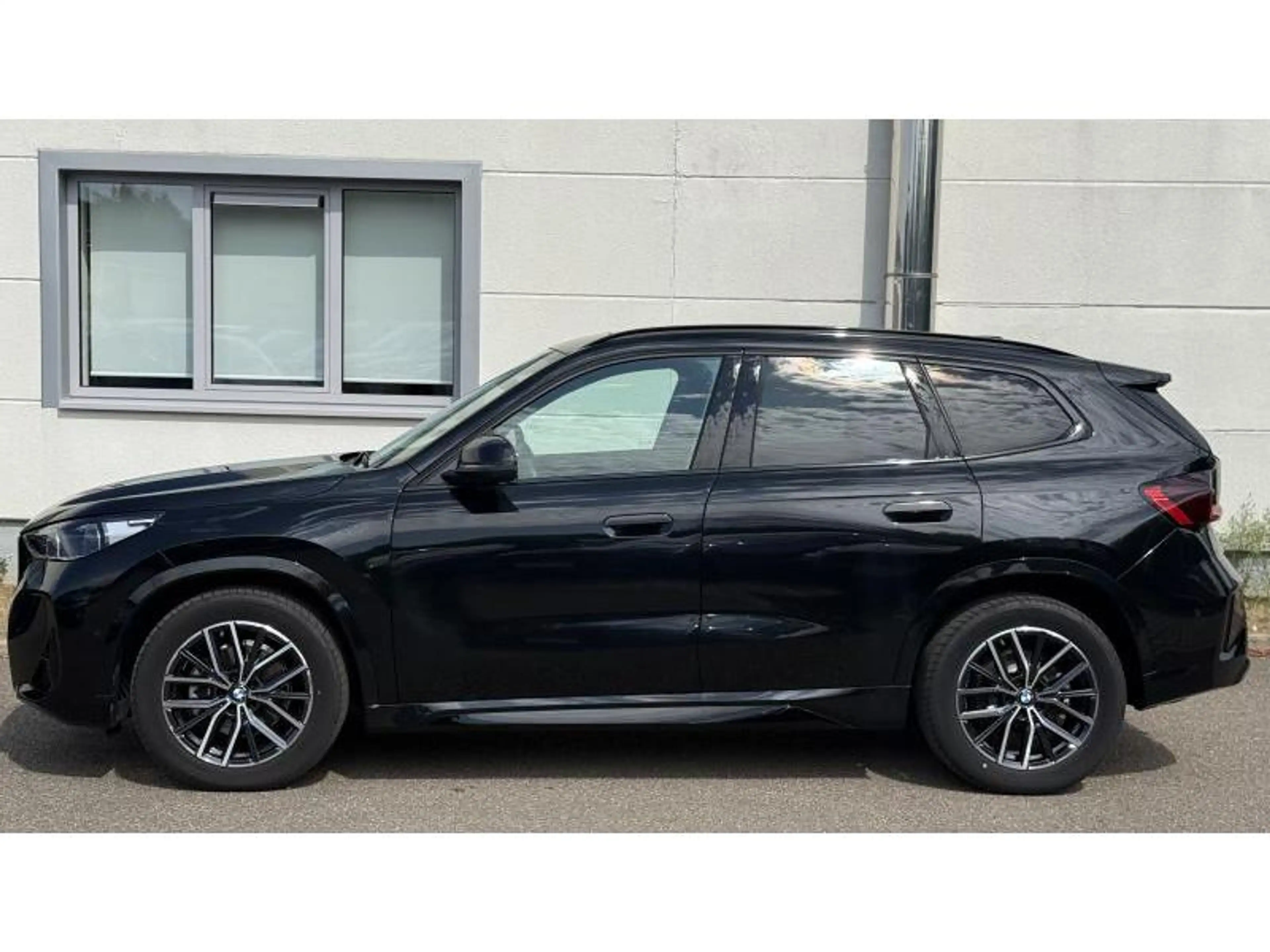 BMW iX1 eDrive 20 Kit M Sport Sièges électriques à mém — photo 3