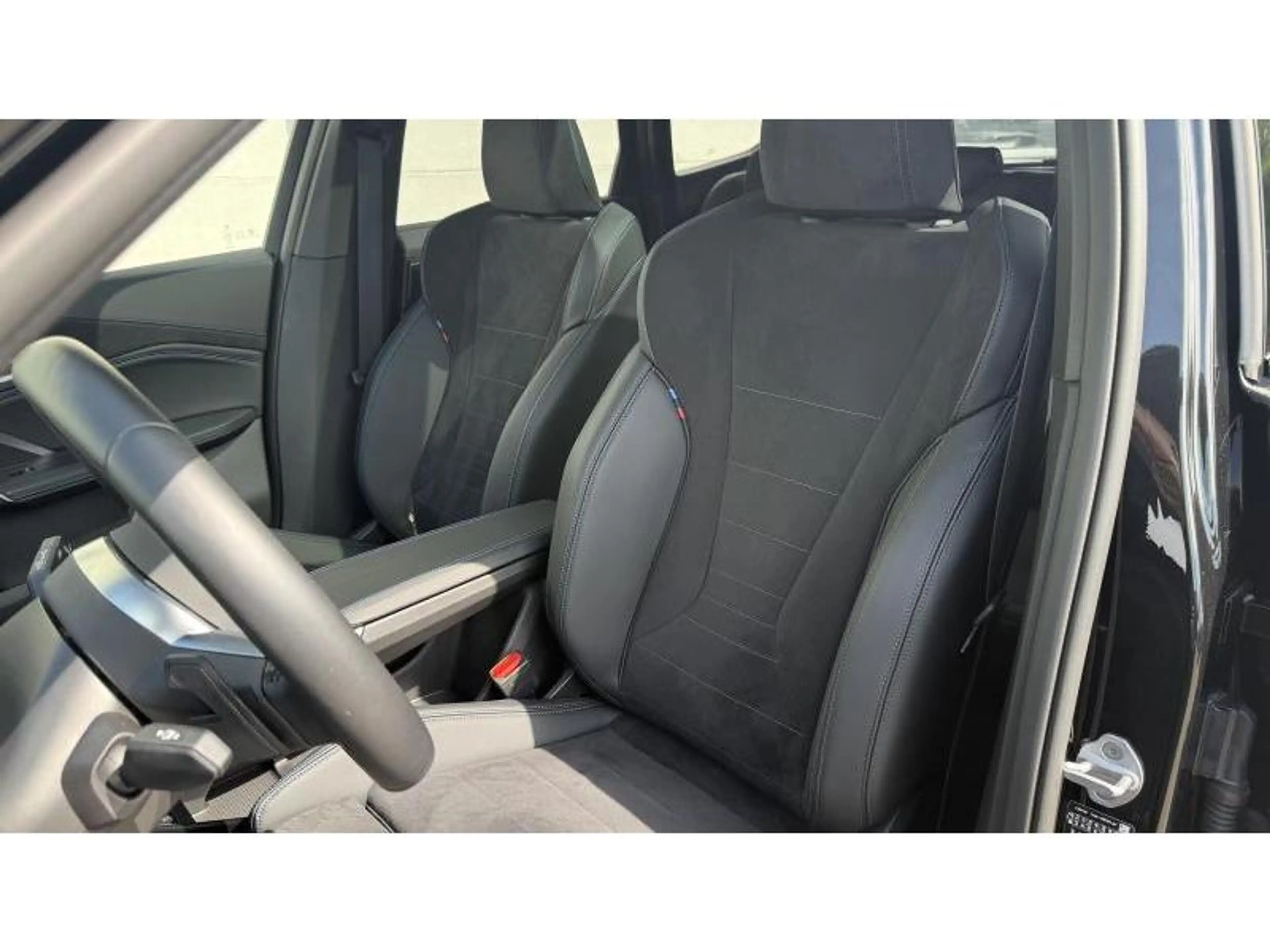 BMW iX1 eDrive 20 Kit M Sport Sièges électriques à mém — photo 11