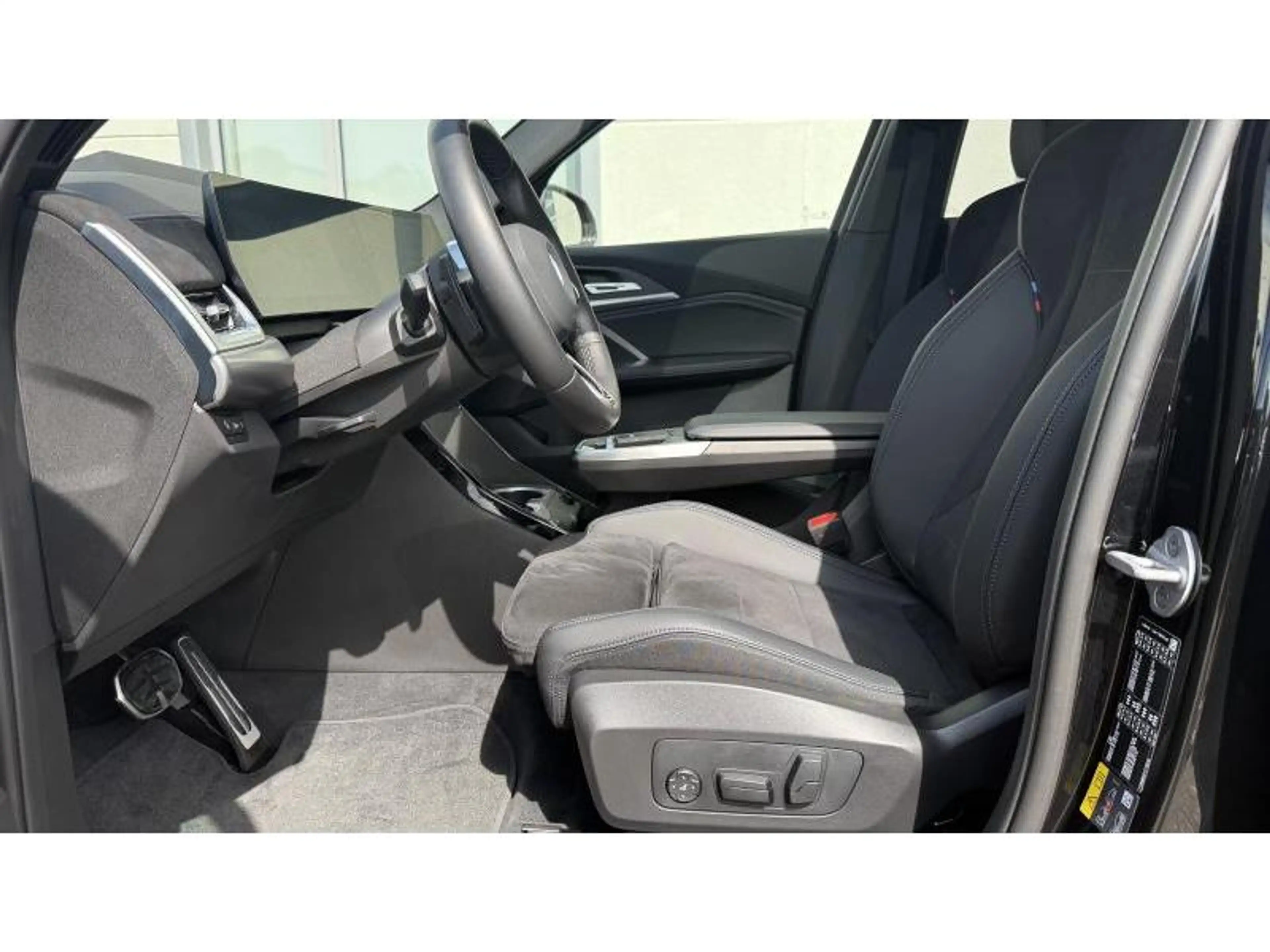 BMW iX1 eDrive 20 Kit M Sport Sièges électriques à mém — photo 10