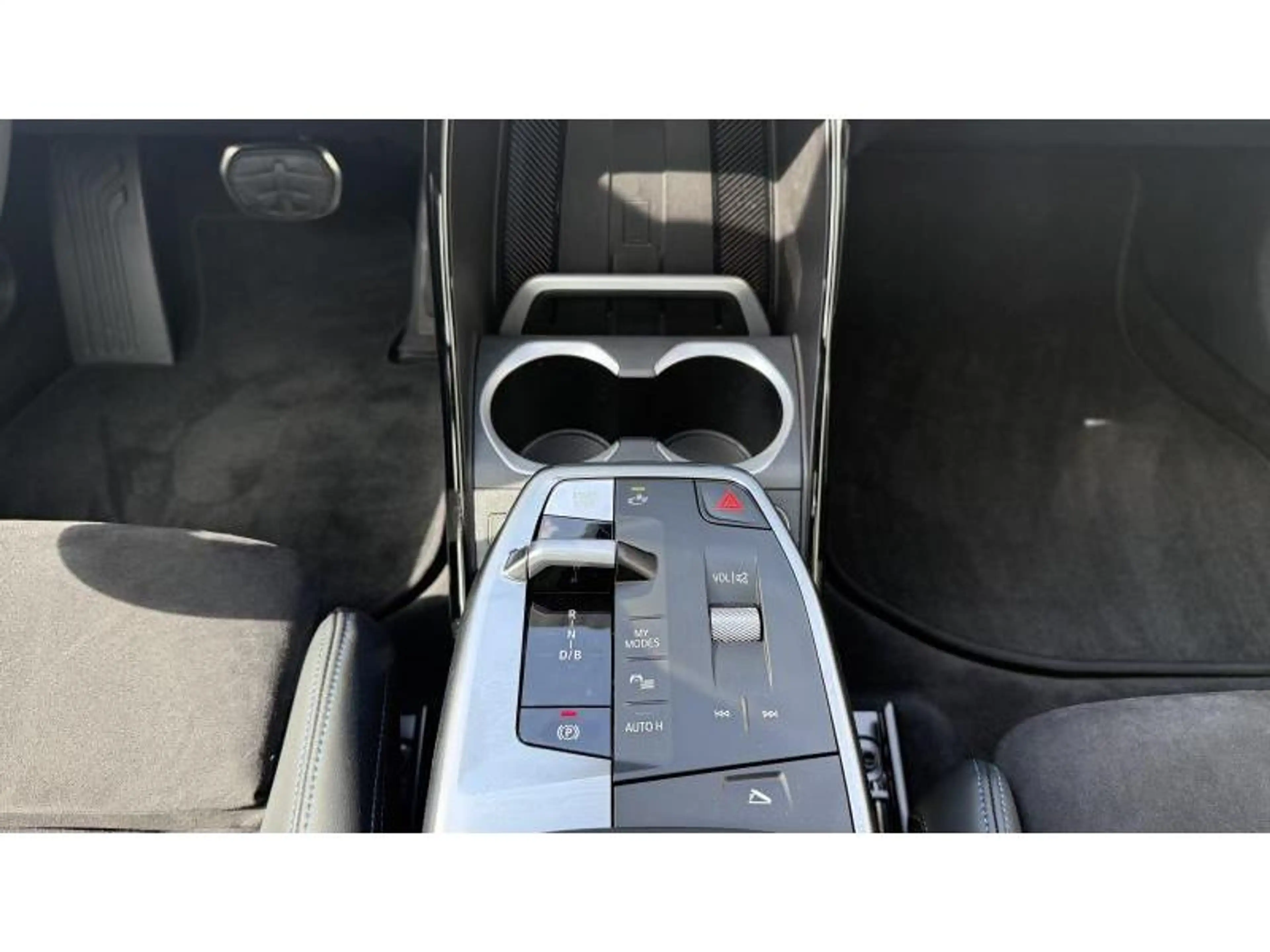 BMW iX1 eDrive 20 Kit M Sport Sièges électriques à mém — photo 13