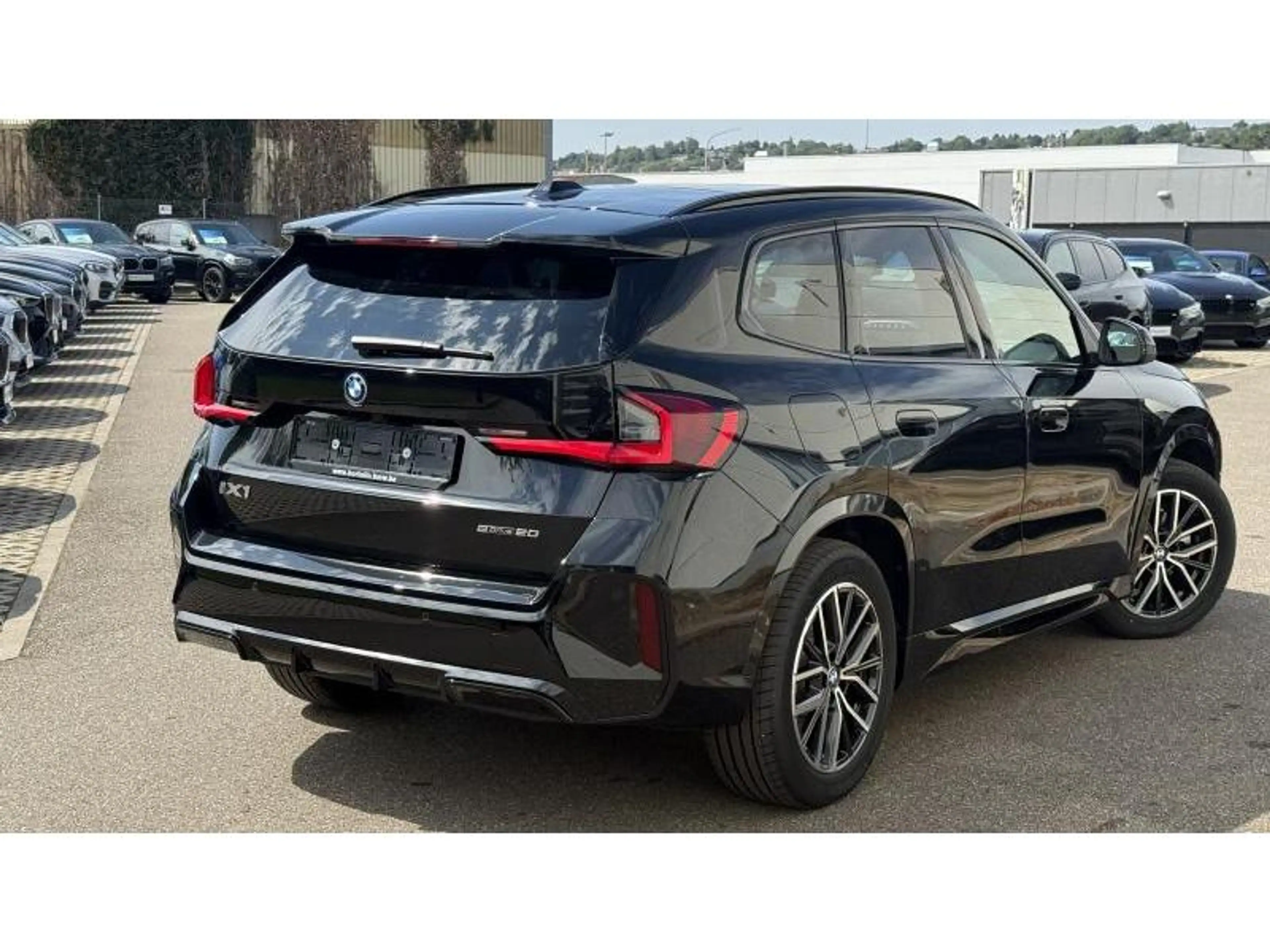 BMW iX1 eDrive 20 Kit M Sport Sièges électriques à mém — photo 5