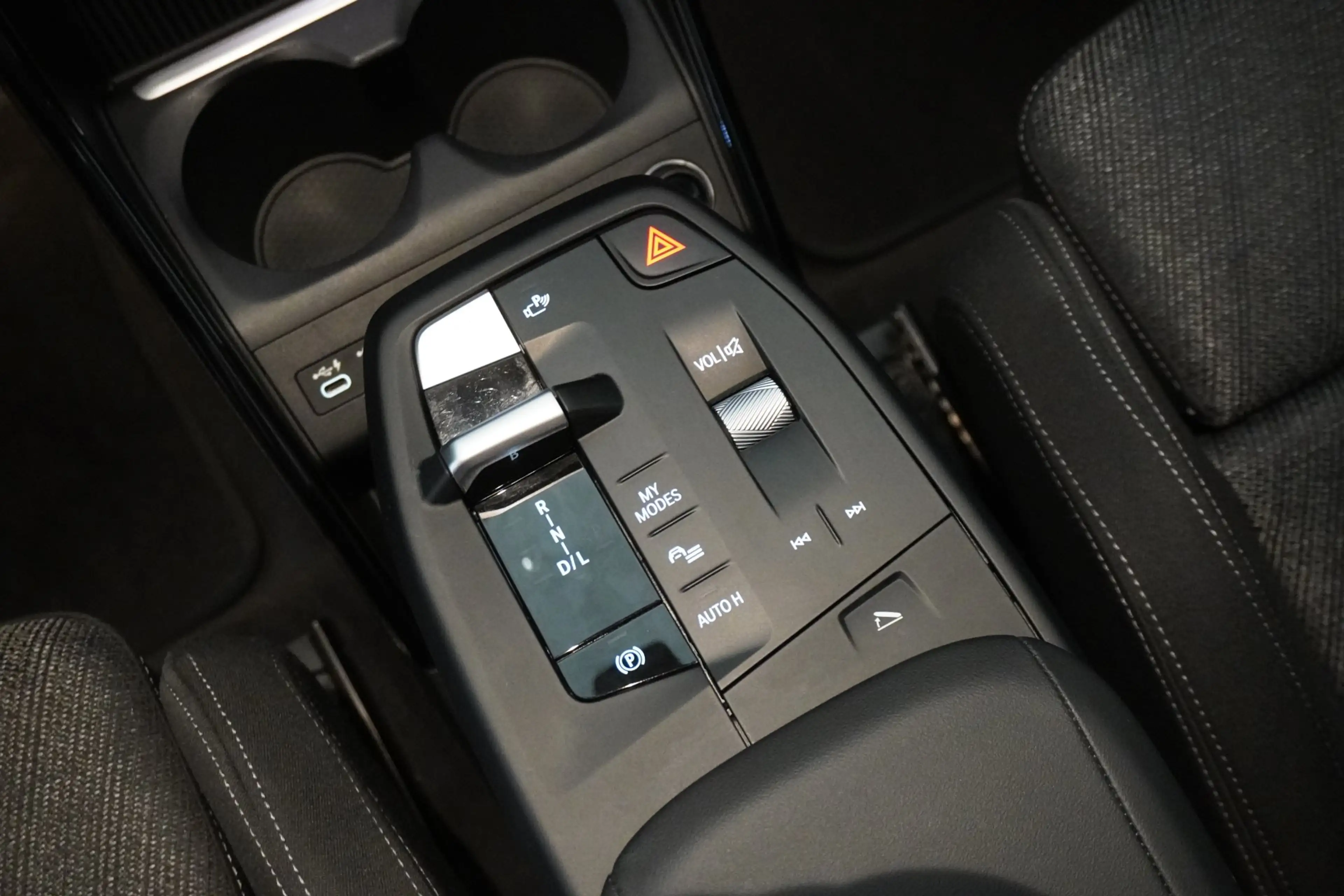 BMW X1 xDrive23d — photo 12