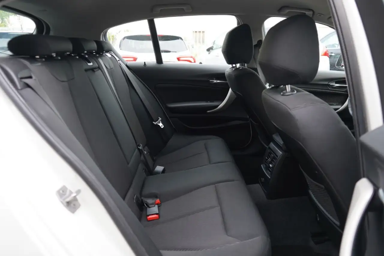 BMW 116 Citadine 5 portes — photo 8 sur 25
