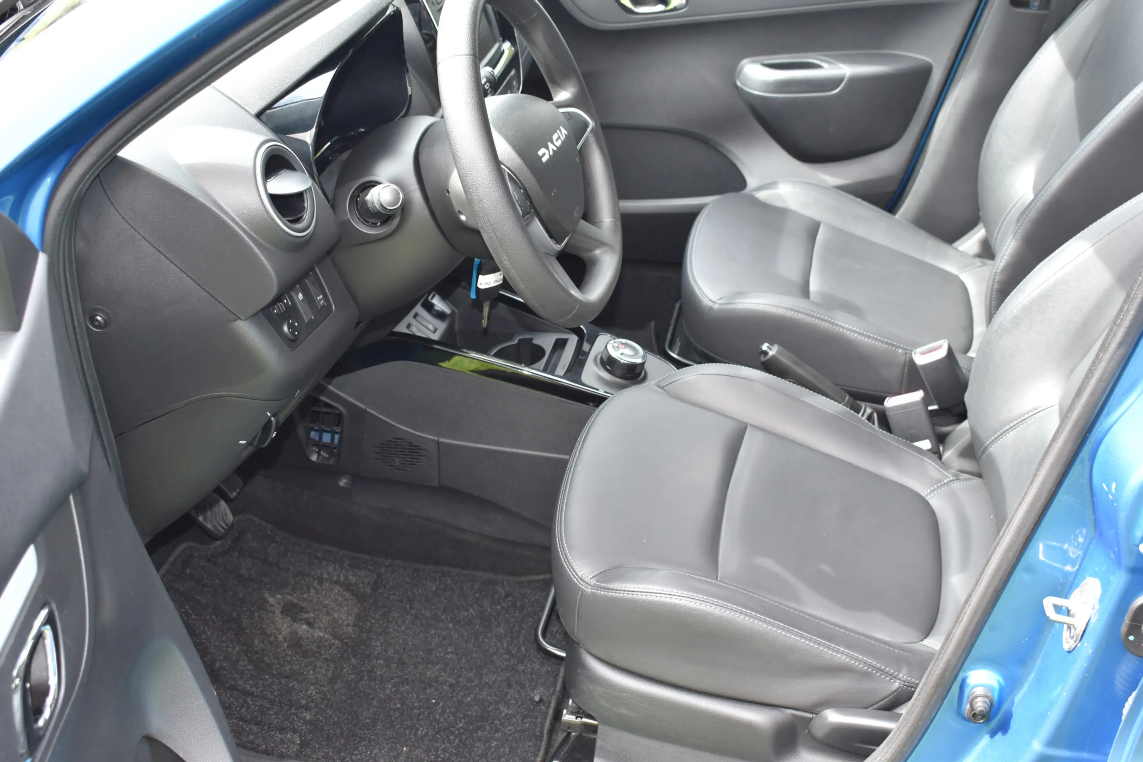 Dacia Spring Essential 27 kWh vol electric — photo 6