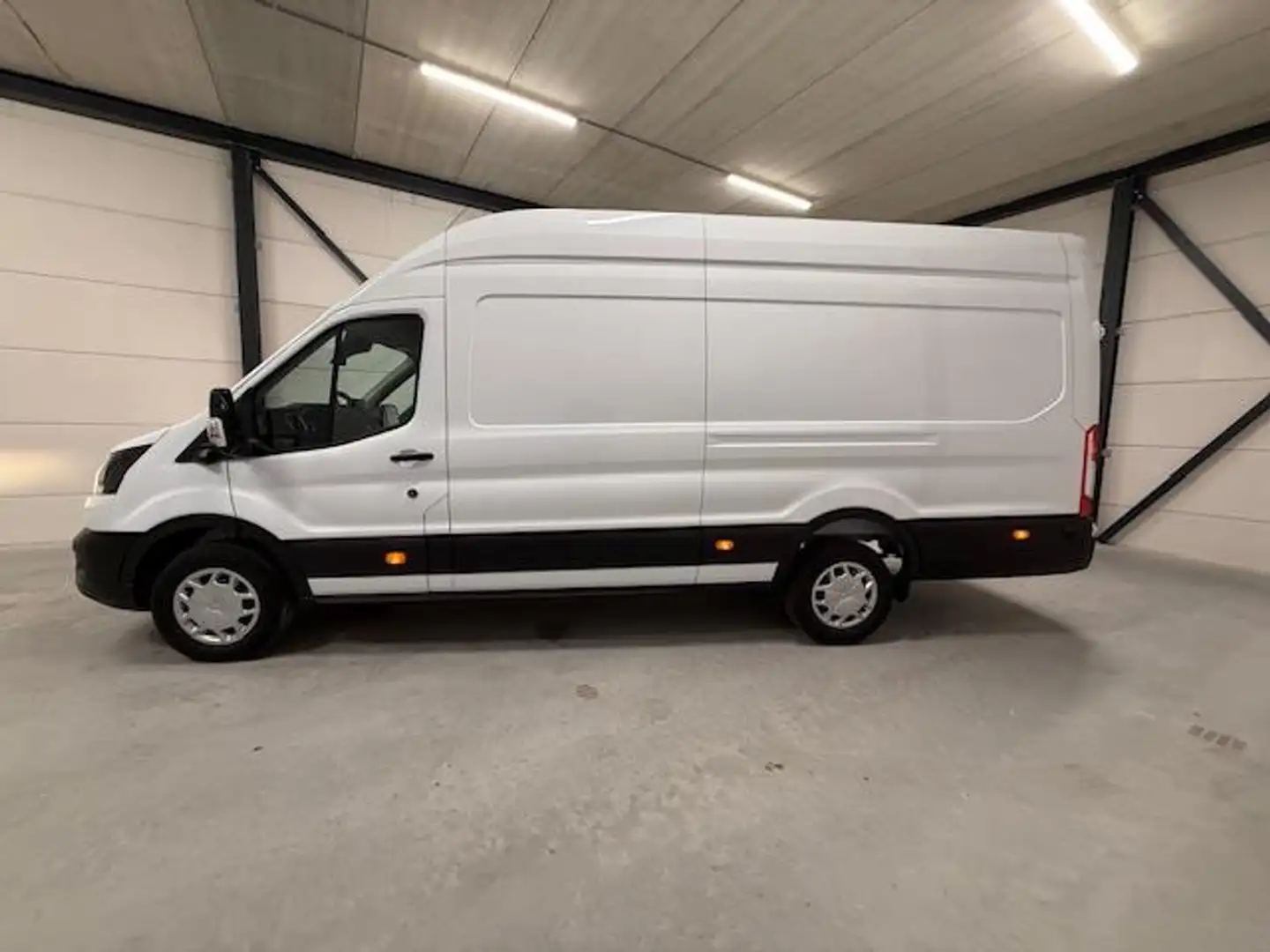 Ford Transit 350 2.0 TDCI L4H3 Trend RWD 105 Pk Handgeschakeld. Wit - 2
