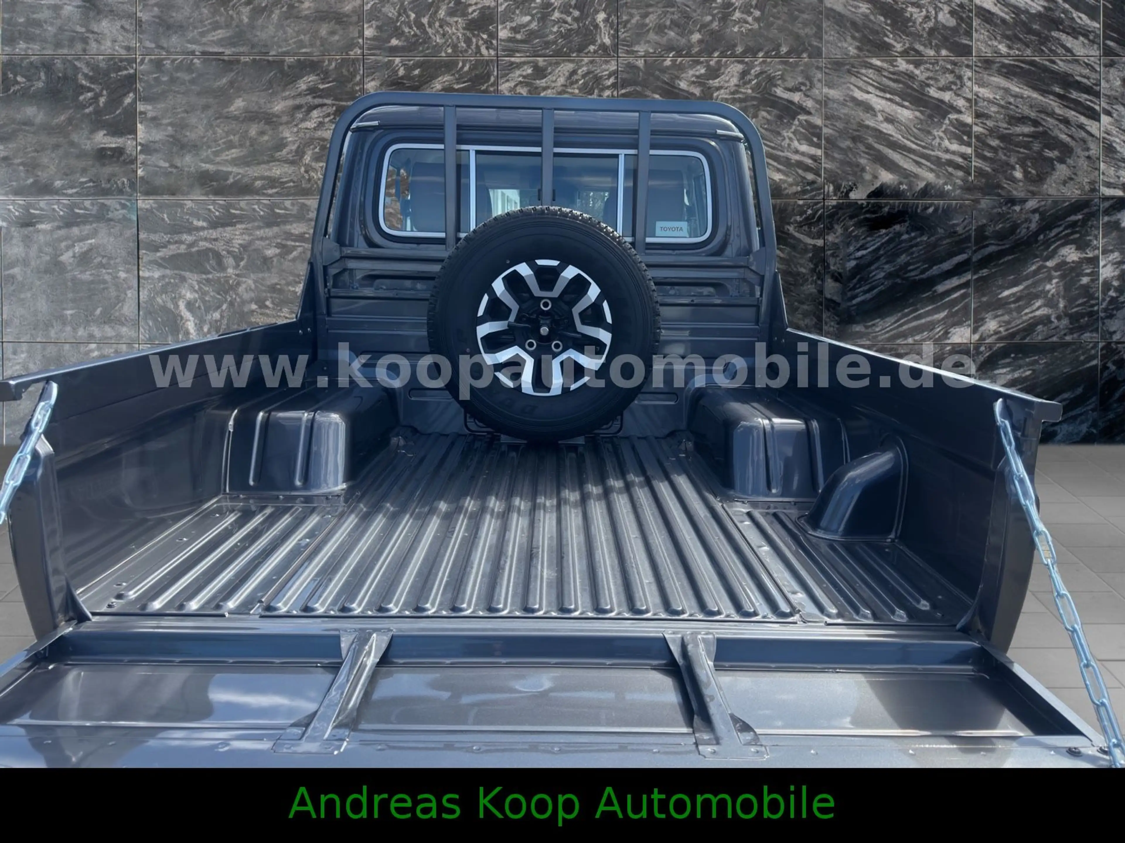 Toyota Land Cruiser GDJ 79DC 2,8d LX-Z Aut. LED Alu — photo 15