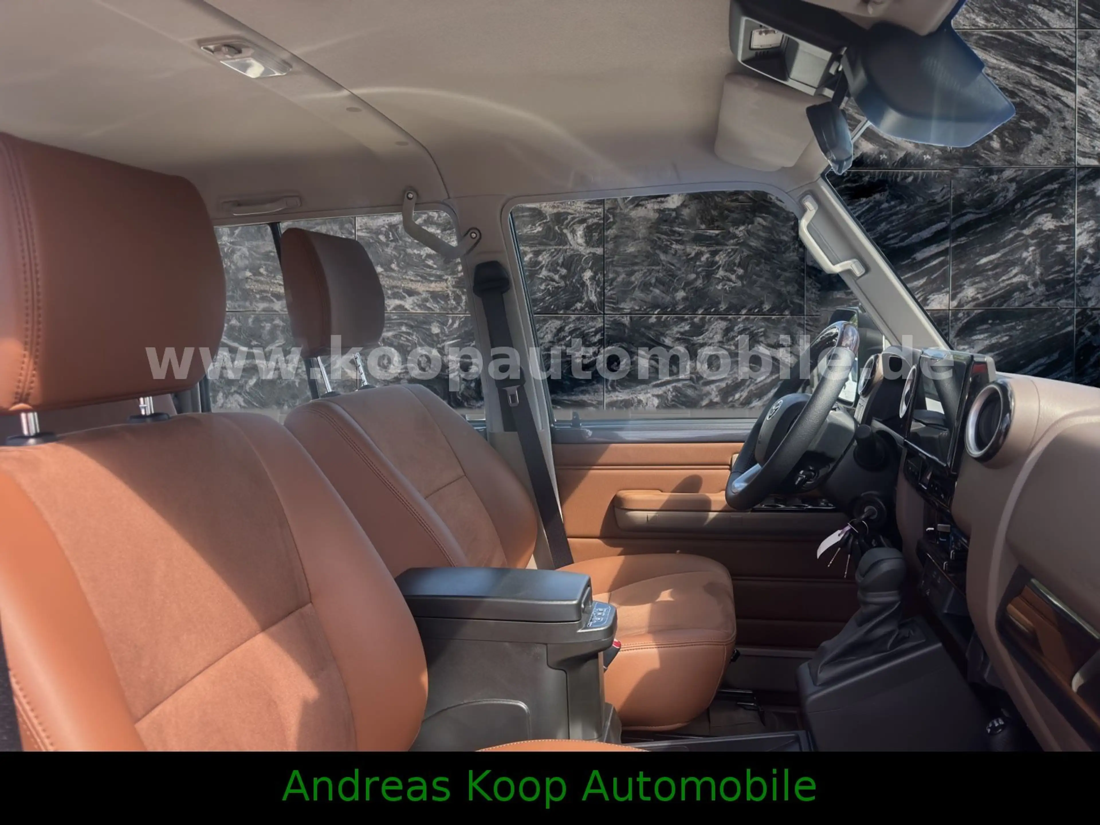 Toyota Land Cruiser GDJ 79DC 2,8d LX-Z Aut. LED Alu — photo 13