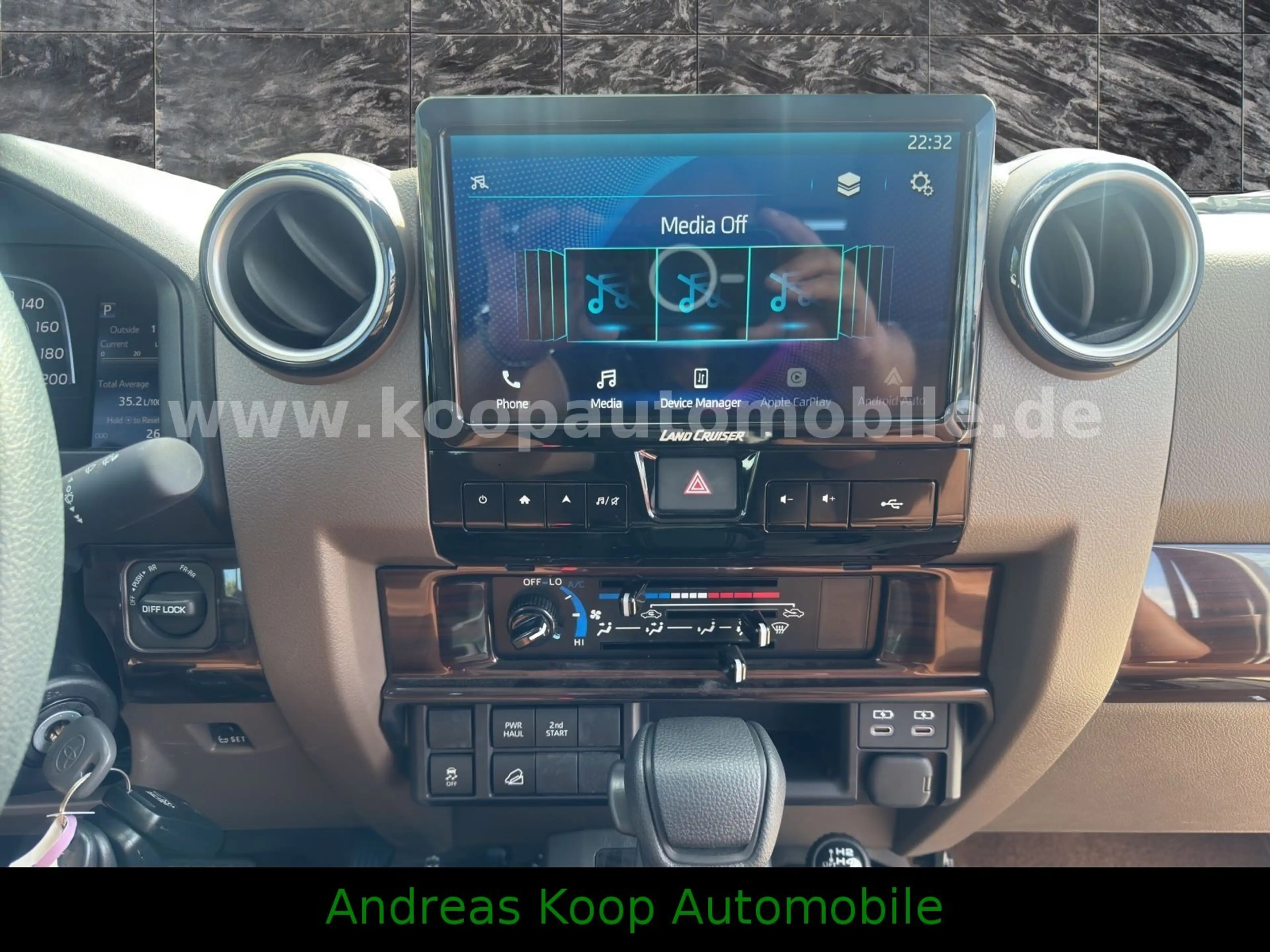 Toyota Land Cruiser GDJ 79DC 2,8d LX-Z Aut. LED Alu — photo 10
