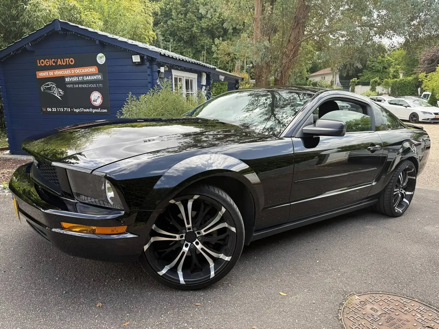 Ford Mustang V6 ESS PREMIUM 204 AUTO Zwart - 1