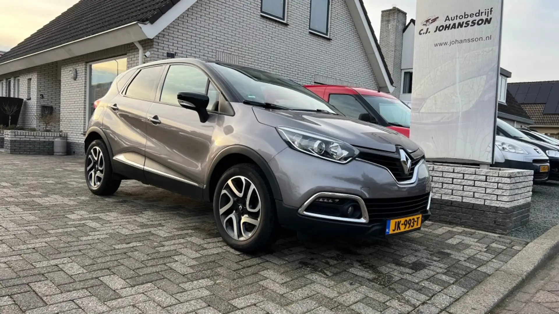 Renault Captur 0.9 Tce Dynamic Grijs - 1