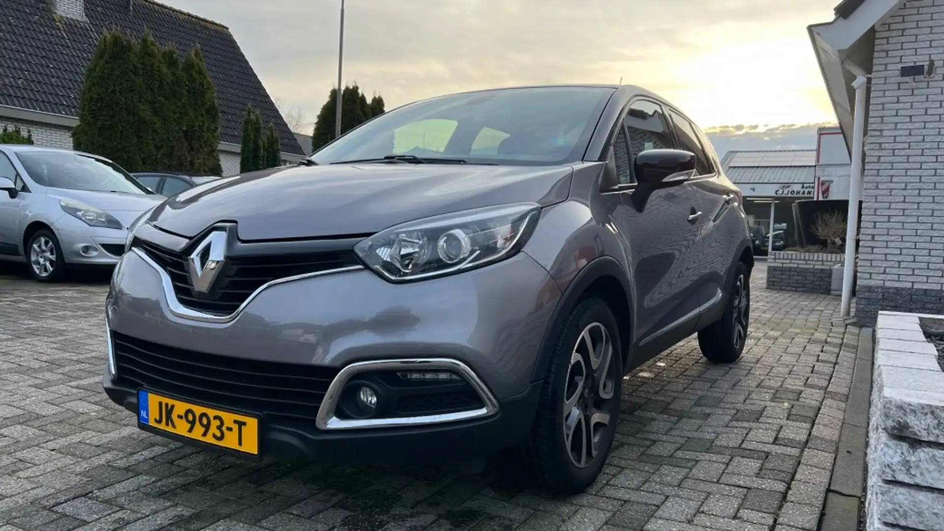 Renault Captur 0.9 Tce Dynamic Grijs - 2