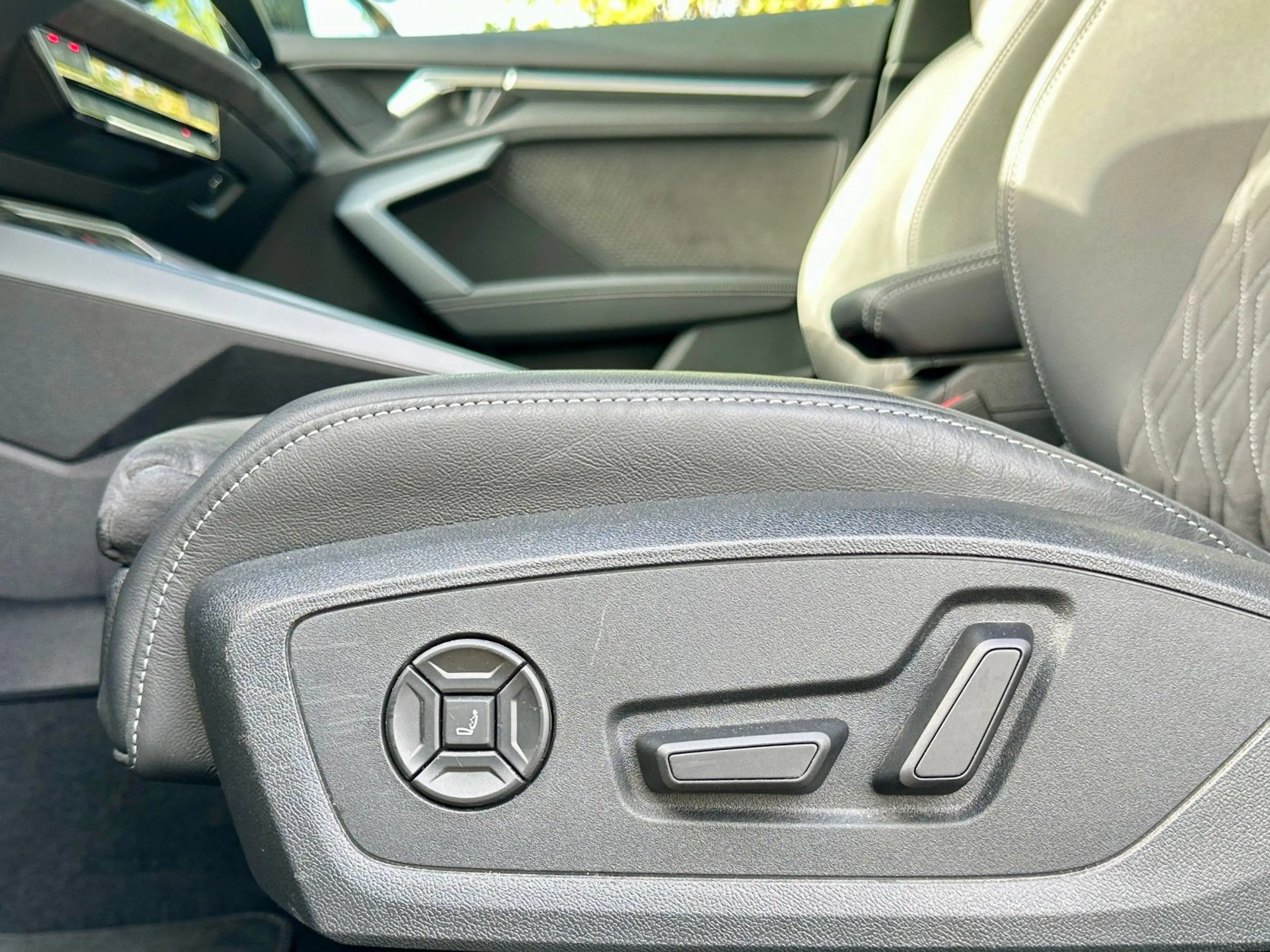 Audi S3 Limousine qu. BLACK PANO AKRAPOVIC HuD KAMERA — photo 13