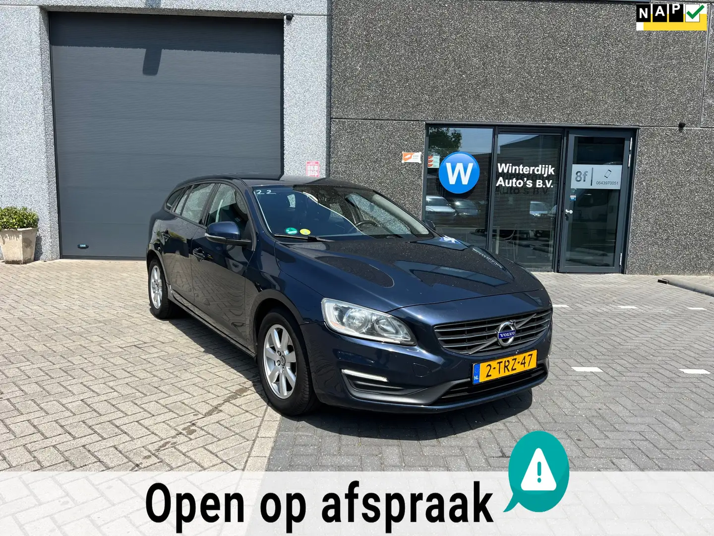 Volvo V60 2.0 D4 Kinetic Navi! Clima! Cruise! Trekhaak! Pdc! Blauw - 1
