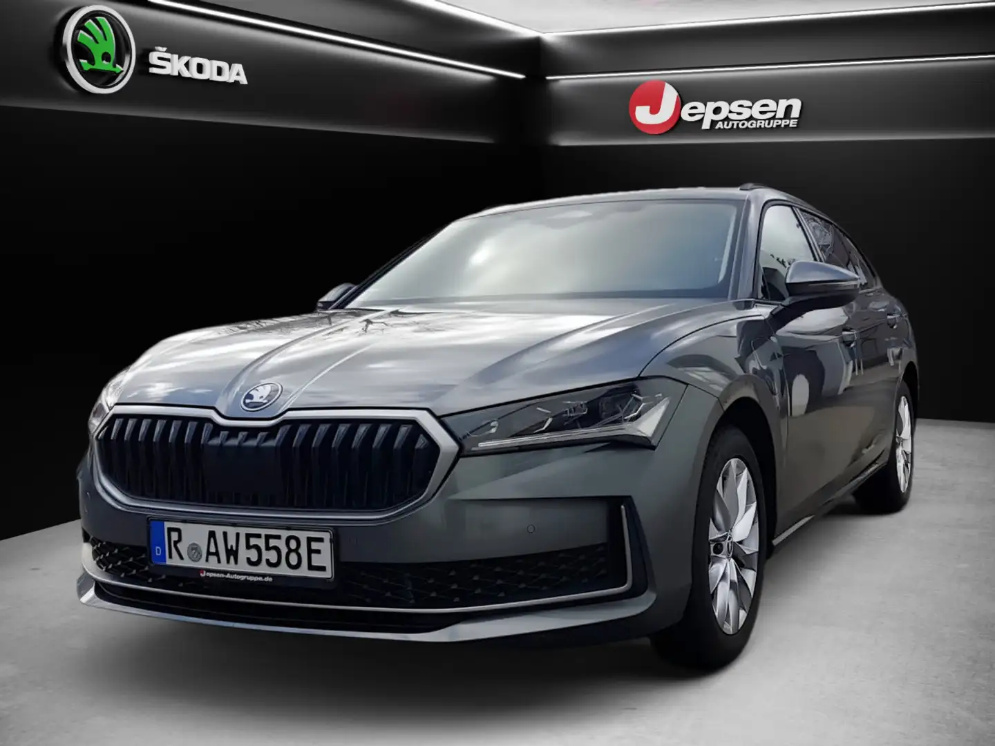 Skoda Superb Combi iV Selection 1,5 TSI DSG  PLUG-IN/NAVI/AHK Grau - 2