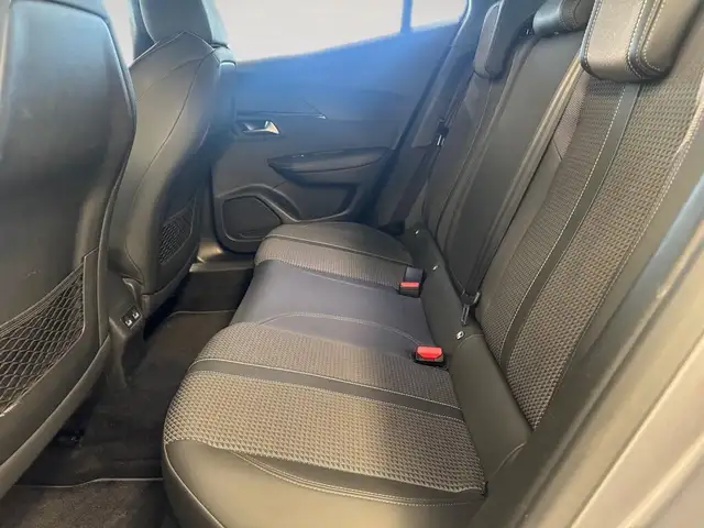 Peugeot 2008 view 8