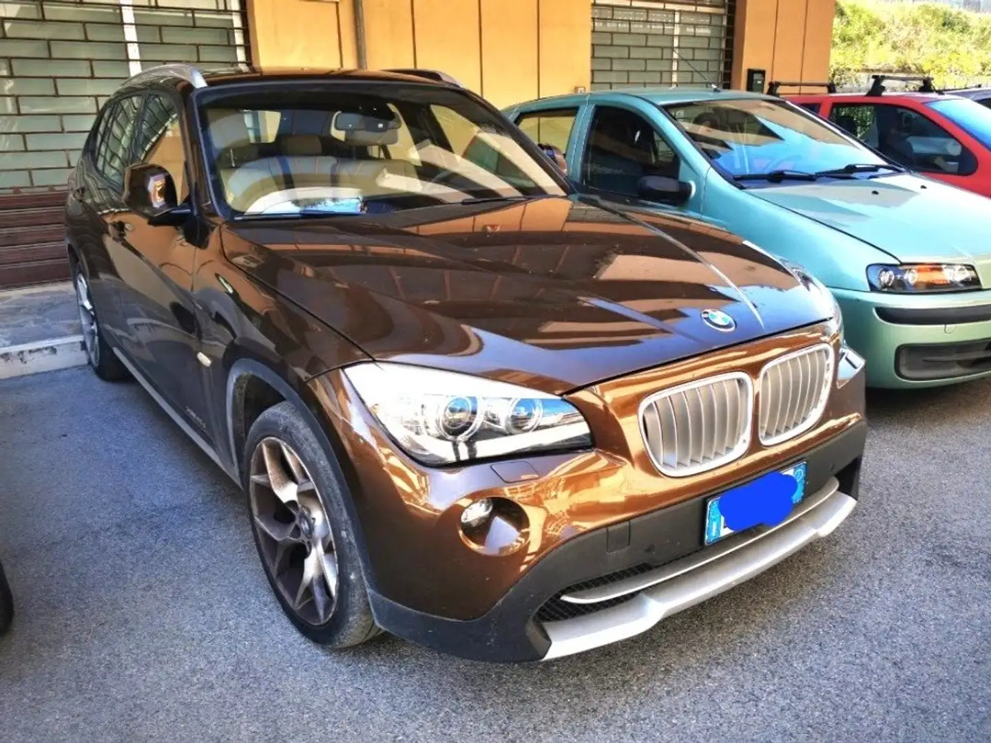 BMW X1 xdrive20d Futura Bronze - 1