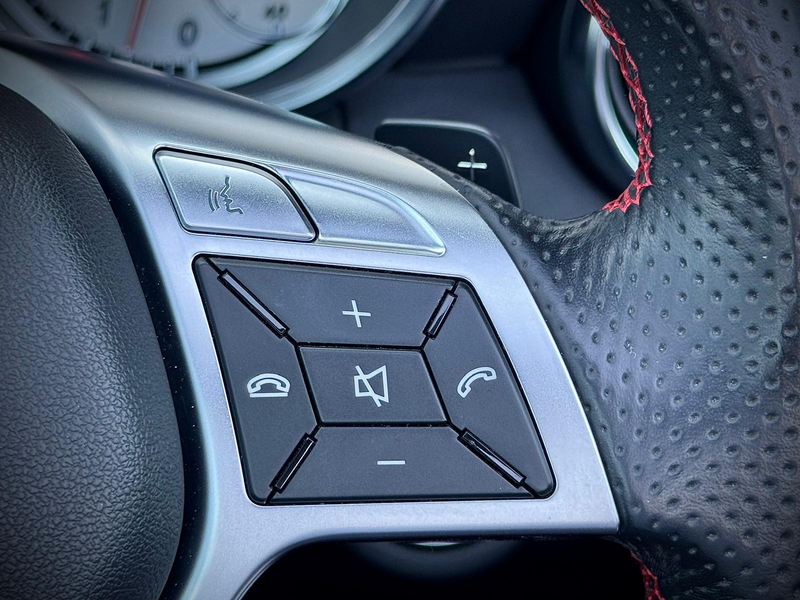 Mercedes-Benz SLK 350 AMG / Harman Kardon / Pano / Airscarf / Keyless go — photo 25