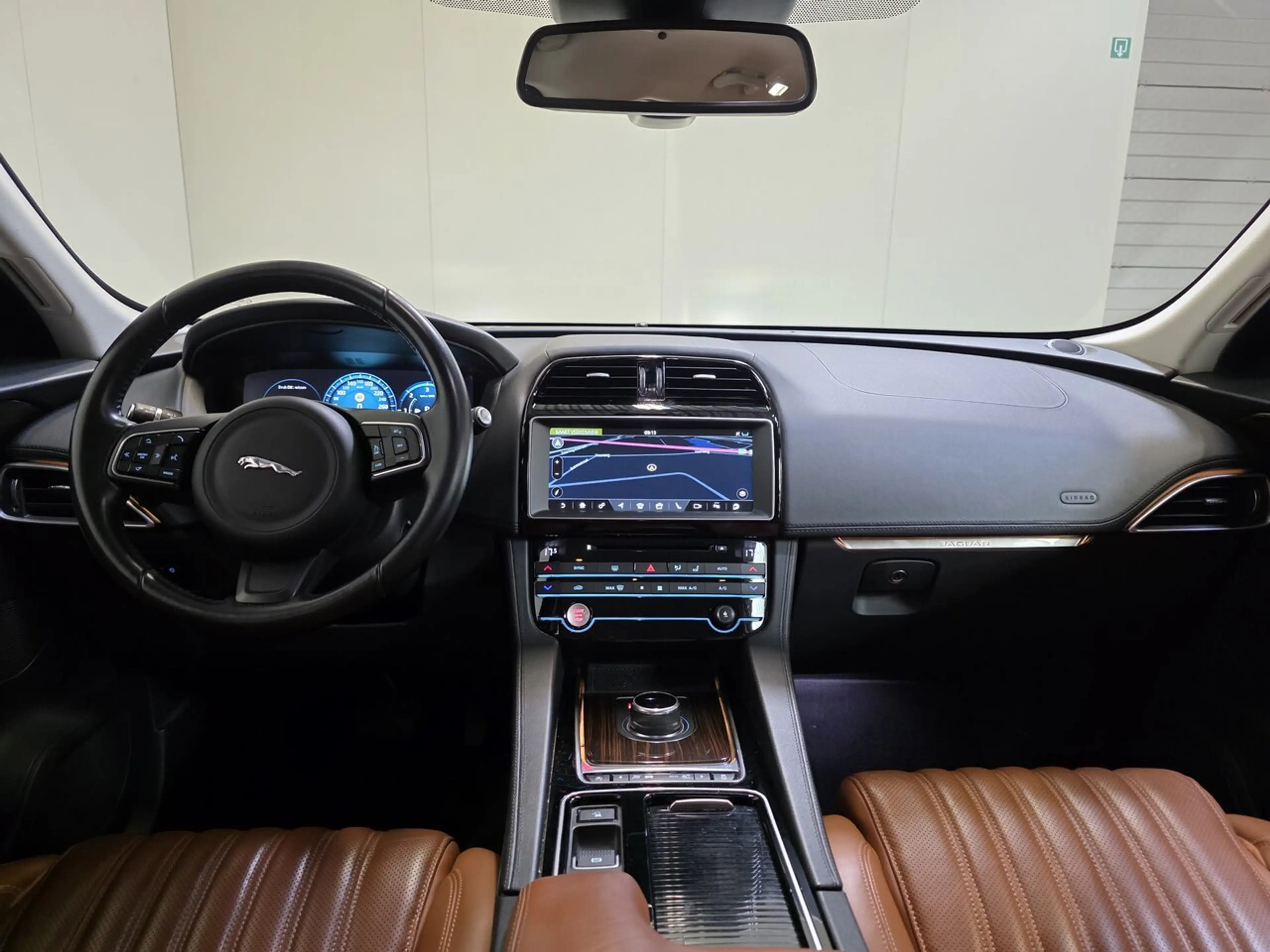 Jaguar F-Pace 2.0d AWD Autom. - GPS - Topstaat! 1Ste Eig! — photo 11