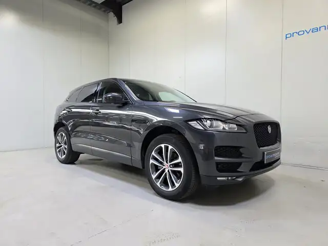 Jaguar F-Pace view 5